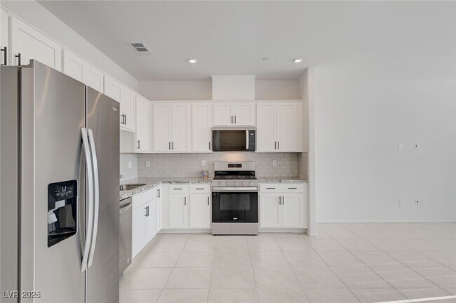 Building Photo - 662 Bellus Pl