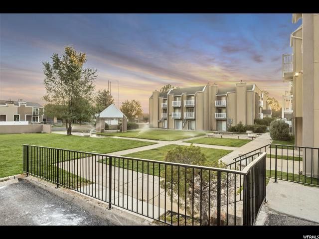 Building Photo - 5660 Meadow Ln