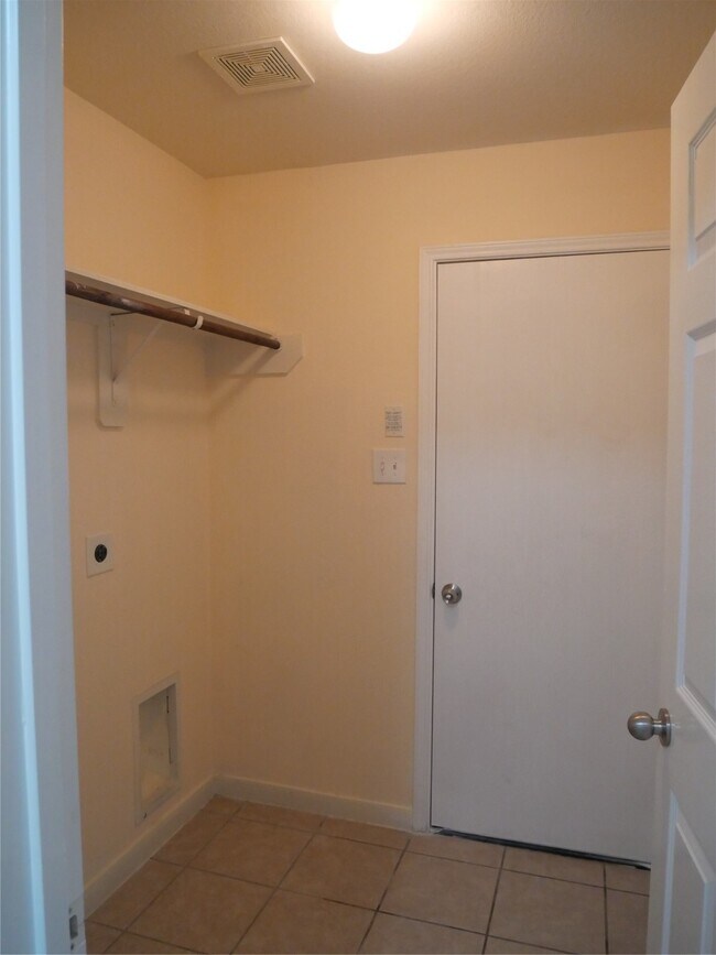 Building Photo - 2726 Heatherwind Ln