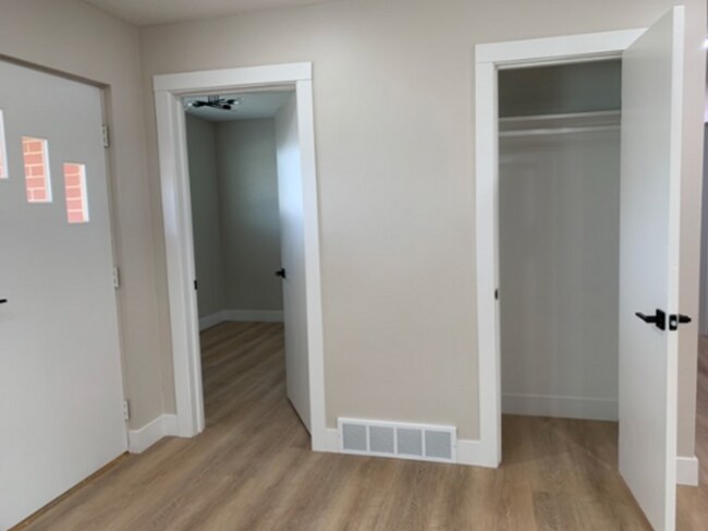 Building Photo - Beautifully Remodeled Cottonwood Heights Home!