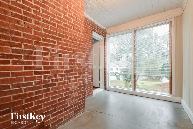 Building Photo - 1655 Altadena Pl SW