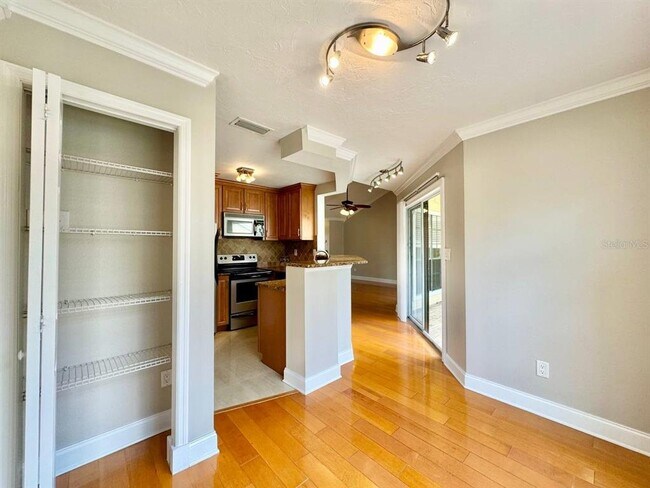 Building Photo - 8615 Mallard Reserve Dr