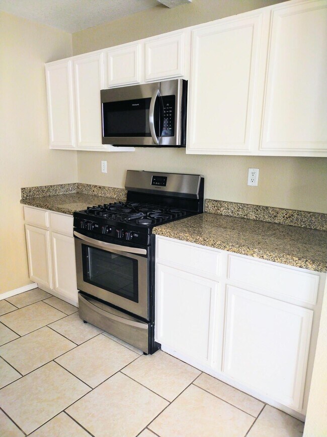 Building Photo - 4480 Loma Diamante Dr