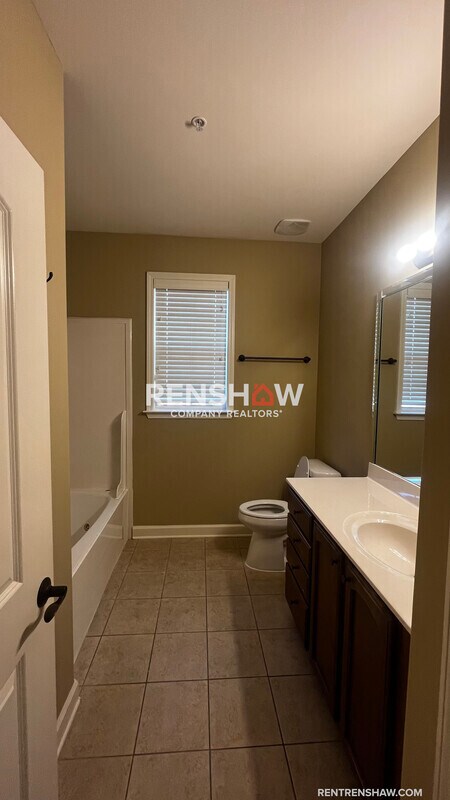 Building Photo - 1381 Calumet Farms Dr