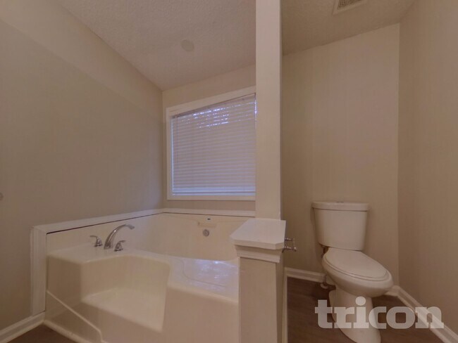 Building Photo - 21 Oliver Ct