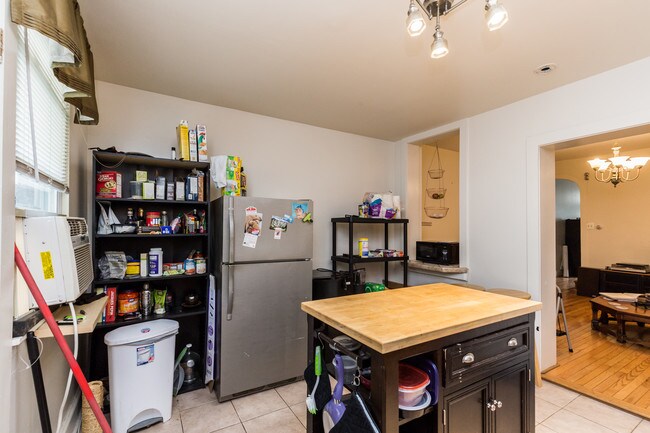 Building Photo - 2541 Coral St