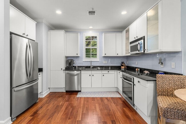 Building Photo - 75 NE 5th Ave