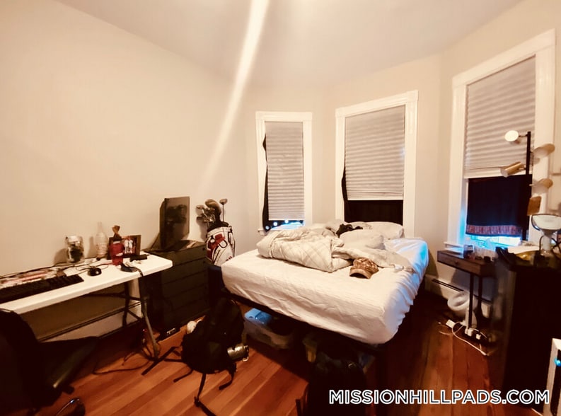 Building Photo - 12 Bucknam St