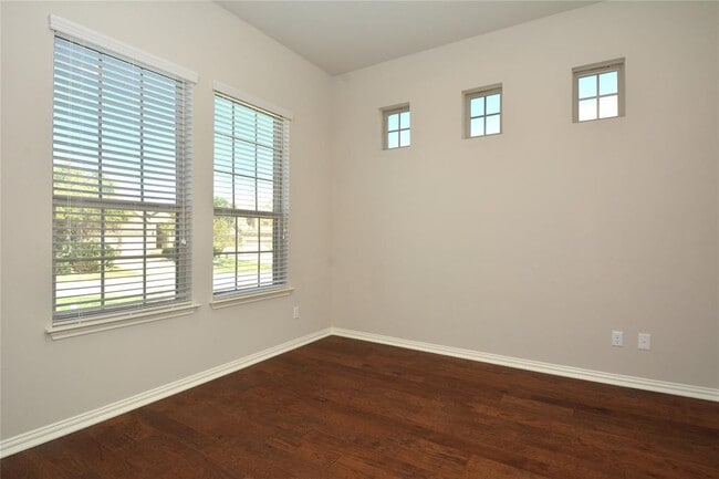 Building Photo - 142 Venice Cove