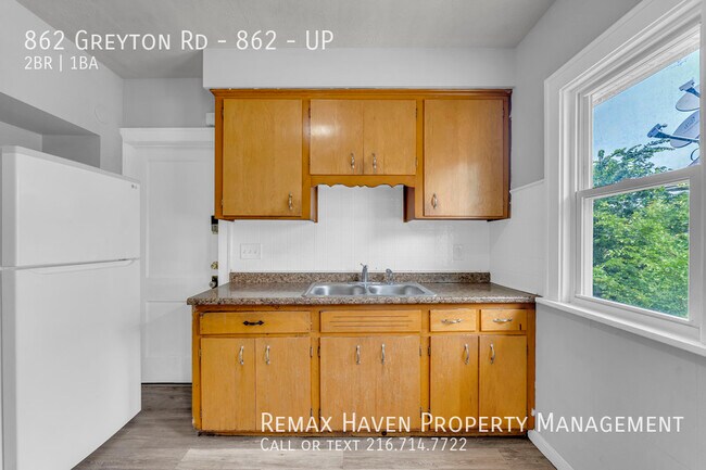 Building Photo - 862 Greyton Rd