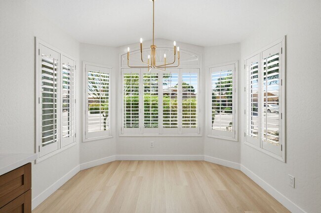 Building Photo - Stunning Home in North Phoenix