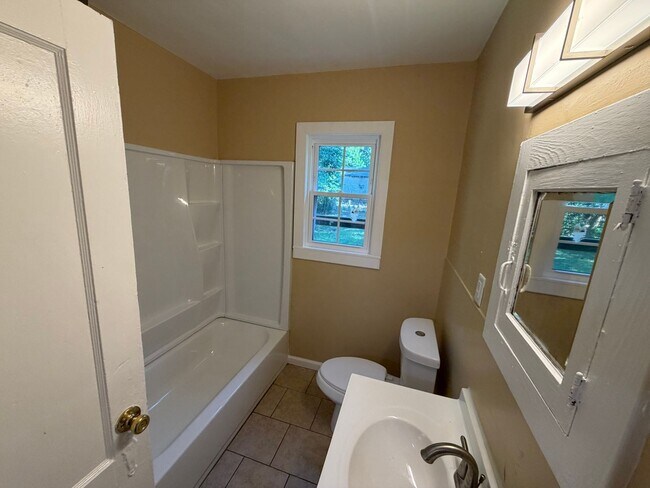 Building Photo - Charming 3 Bedroom Historic Cottage in Capitol Heights!