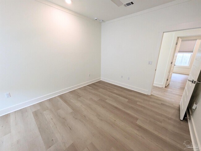 Building Photo - 1332 N 7th Ave
