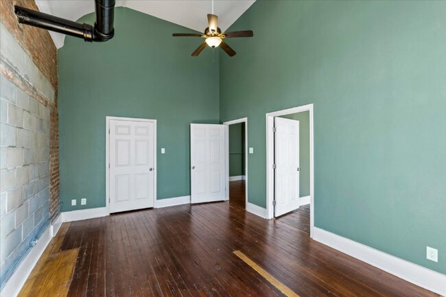 Building Photo - 2111 Postoffice St