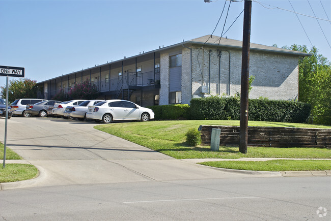 Building Photo - Townhill Oaks