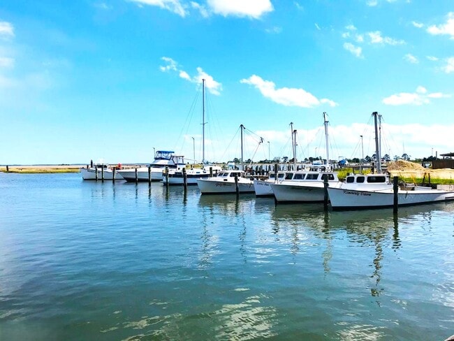 Building Photo - 8034 Riverview Rd