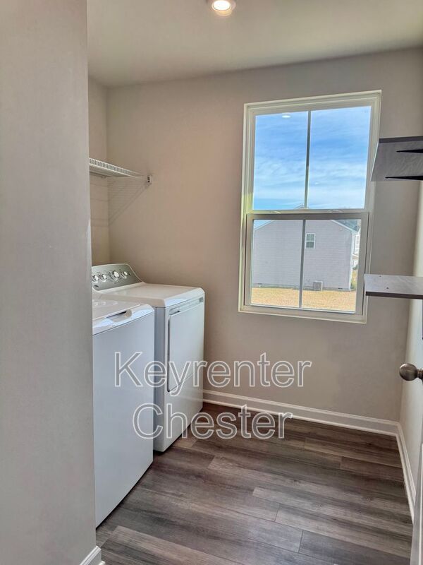 Building Photo - 331 Chanticleer Dr