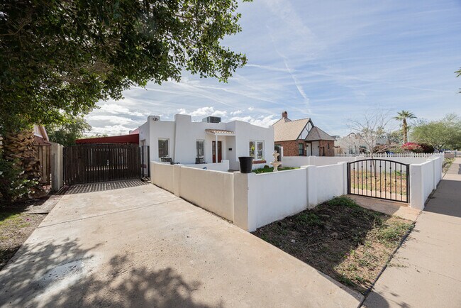 Primary Photo - 1617 E Willetta St