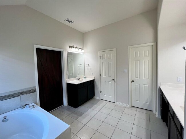 Building Photo - 133 Salt Fork Dr