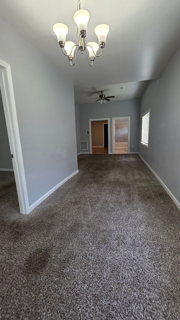 Building Photo - 3 Bedroom in rare to rent area!