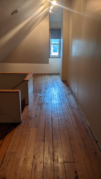 Building Photo - 463 Elsmere St