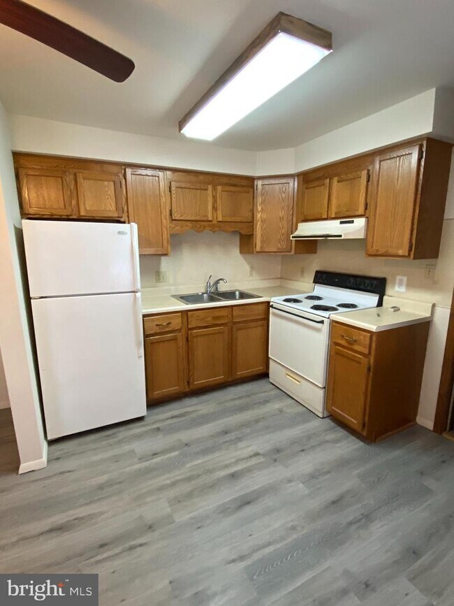 Building Photo - 1412 Fairmount Rd