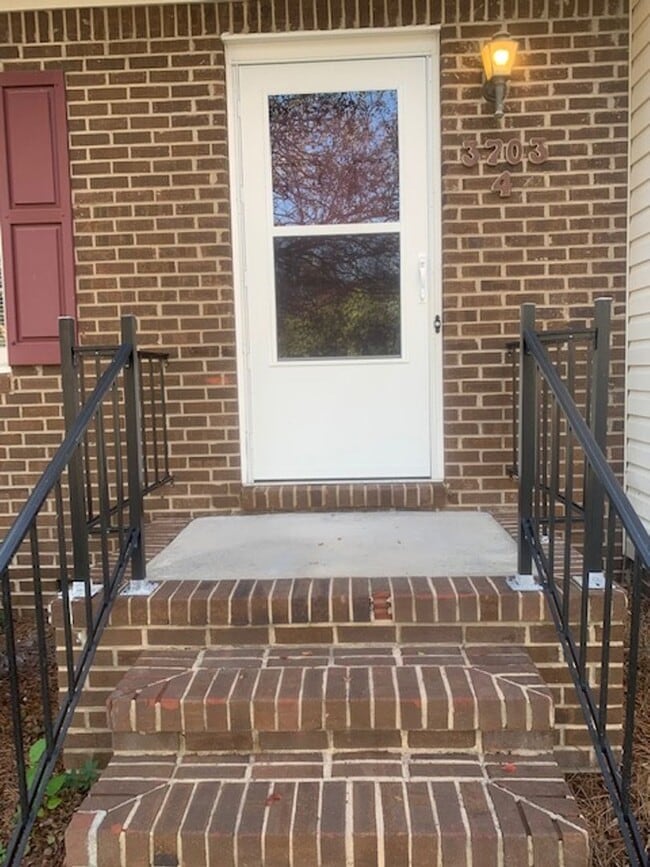 Building Photo - 2-Bedroom townhome - Cliffridge