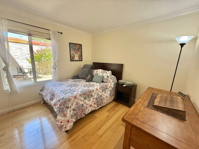 Building Photo - Furnished!! - One story gem in North Davis