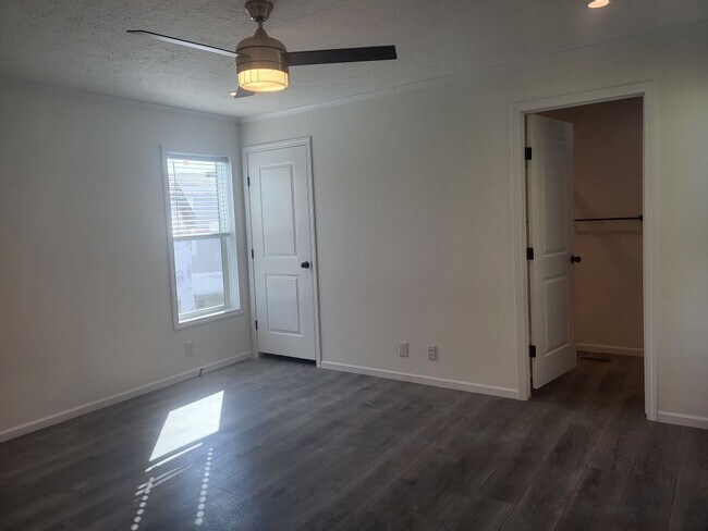 Building Photo - 45 Swan Ln