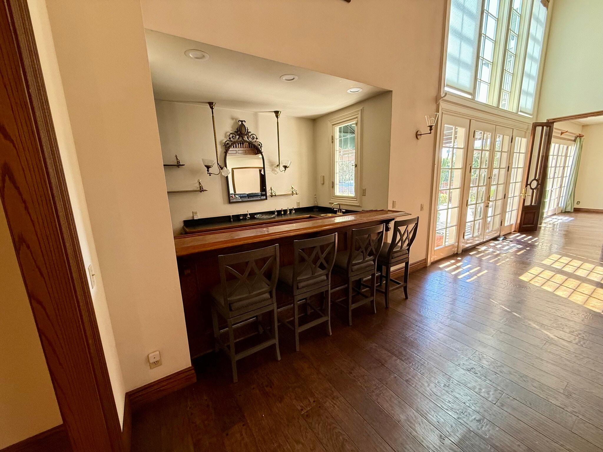 Building Photo - 533 E Sierra Madre Ave