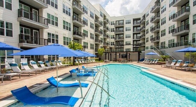 Building Photo - 210 Galleria Pkwy