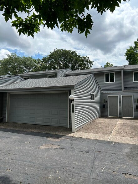 Building Photo - 2706 Mackubin St
