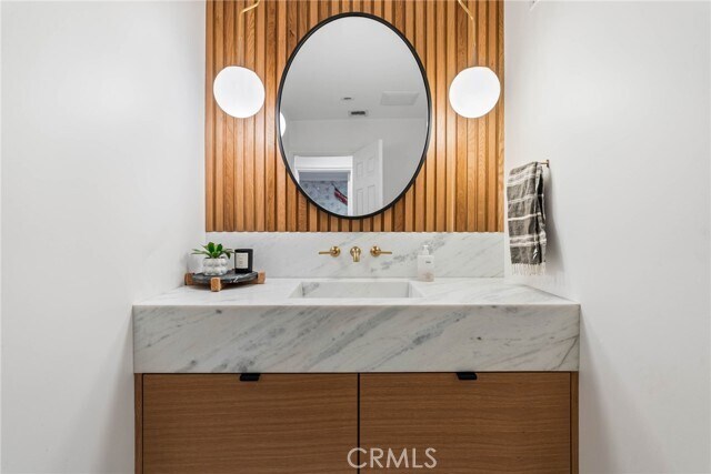 Building Photo - 1800 Glenwood Ln