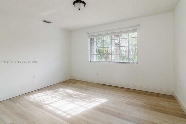 Building Photo - 4670 SW 154th Pl