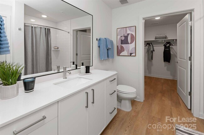 Building Photo - 3305 South Blvd