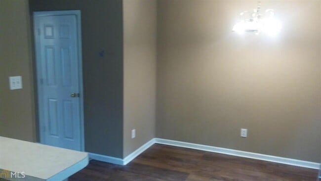 Building Photo - 1652 Hallmark Hills Dr