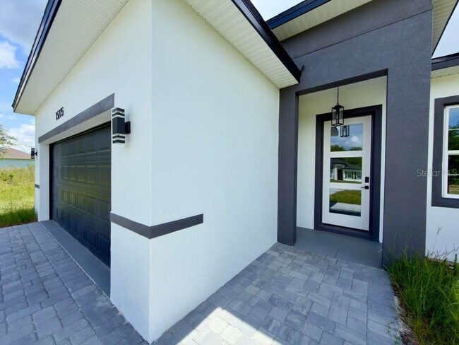 Building Photo - 15775 SW 59th Avenue Rd