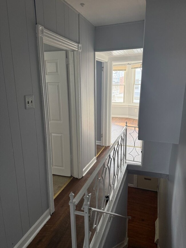 Building Photo - 3 Bedroom Home Steps to LaSalle University