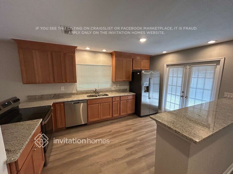 Building Photo - 548 Oak Creek Dr