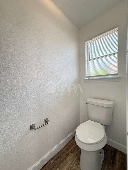 Building Photo - 3230 Bear Springs Dr