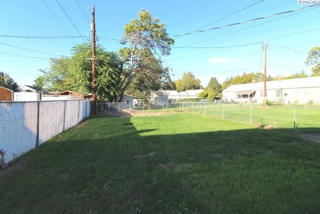 Building Photo - 3 Bed/1 Bath Duplex in Central Richland