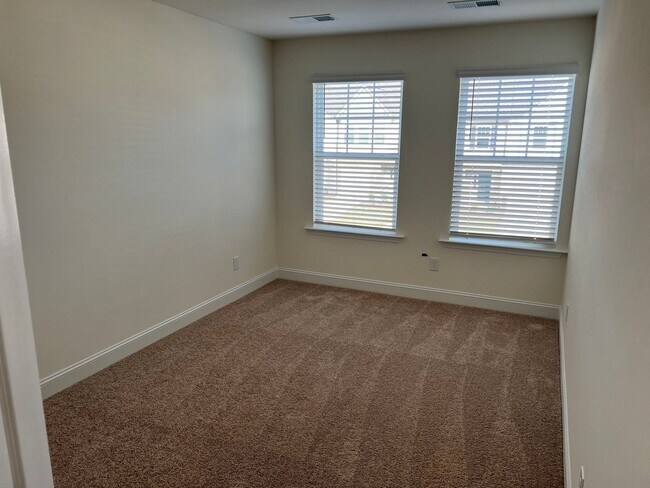 Building Photo - Like-New 3BR Townhome in Spring Village | Garage | Minutes to Downtown Angier