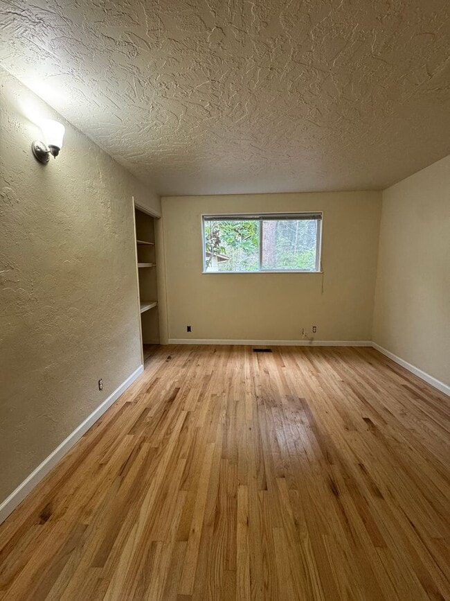 Building Photo - 5-Bed, 3-Bath in South Eugene