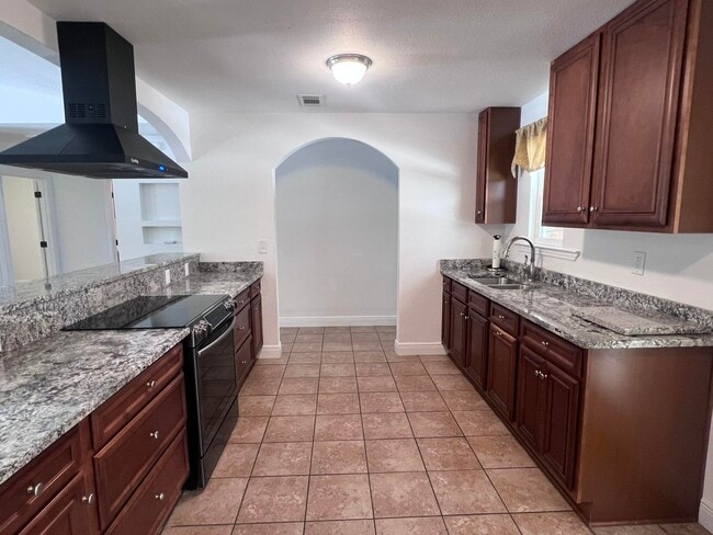 Building Photo - 7200 FL-85