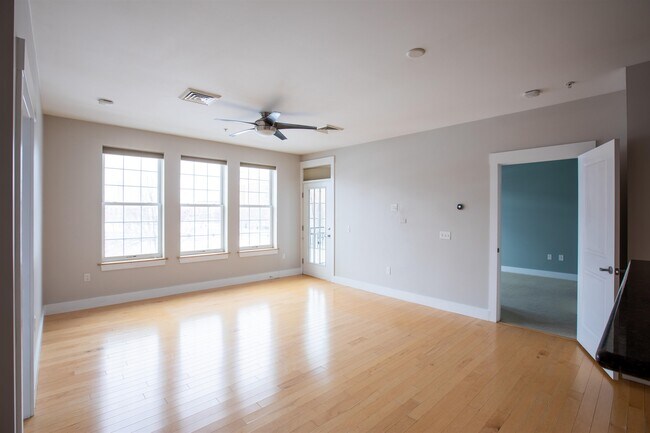 Building Photo - 60 Winooski Falls Wy