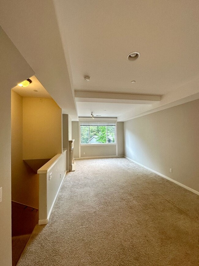 Building Photo - 2Bd/2.5Ba Issaquah Townhouse