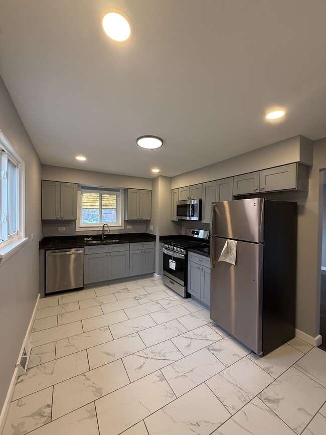 Building Photo - 7732 Lotus Ave