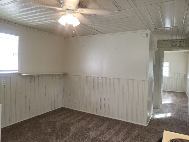Building Photo - 921 Willow St