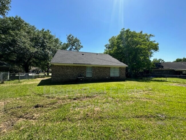 Building Photo - 815 Osprey Dr