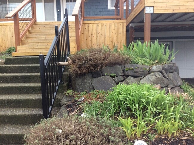 Building Photo - Browns Point Beauty! Spacious 2BDRM/1.75 BATH Home with Partial View of the Sound!